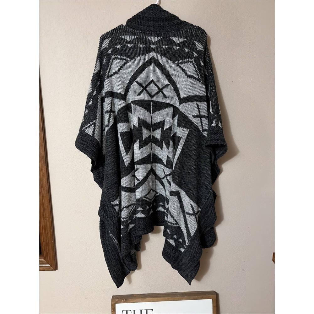 Cabela's Aztec, Tribal, Boho, Blanket Sweater. Poncho Style. One Size Fits All - Picture 6 of 6